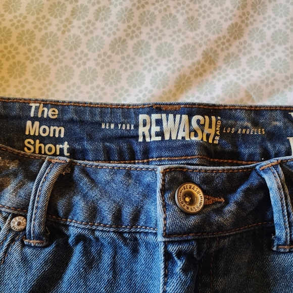 Ladies short size 3/26. Soft fabric not stretchable.  So cute.. - Picture 2 of 5